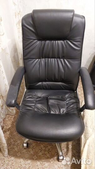 Офисное кожаное кресло бу