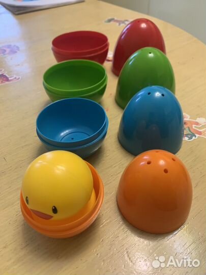 Цыпленок в яйце игрушка elc nesting eggs