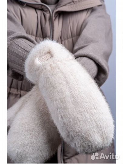 Варежки меховые женские UGG