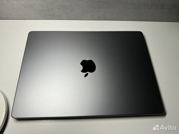 MacBook Pro 14 2023 M3 8гб/1024гб (5 циклов)