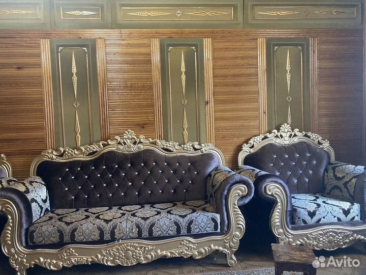 Диван и два кресла