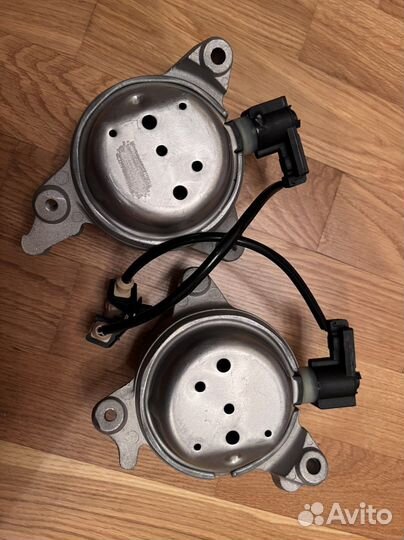 Опора подушка АКПП Audi A8 лев