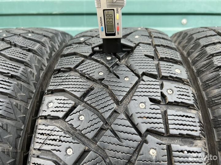 Nitto Therma Spike 215/65 R16