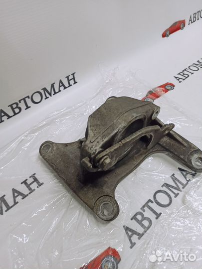 Кронштейн промежуточного вала Nissan Qashqai (J10)