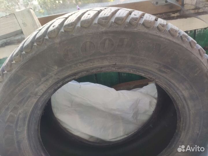 Goodyear UltraGrip 195/65 R15