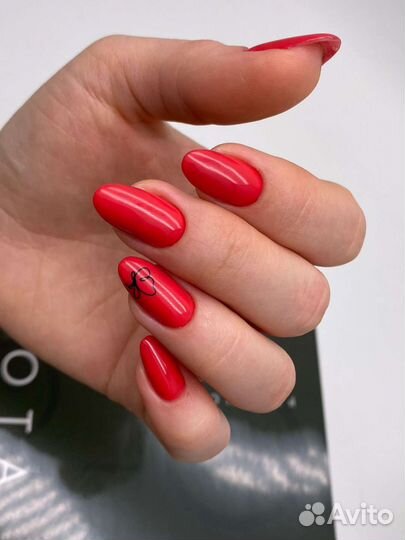 Маникюр в салоне