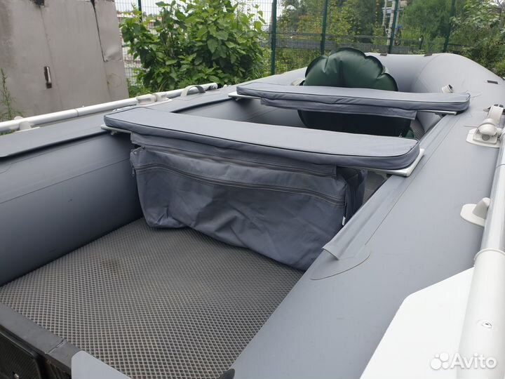 Лодка Гладиатор Е380