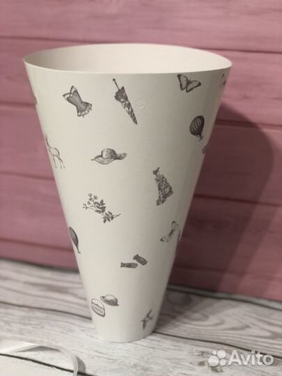 Упаковка для цветов конус