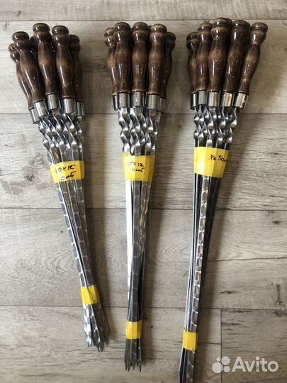 Шампура с деревянной ручкой есть для кебаба