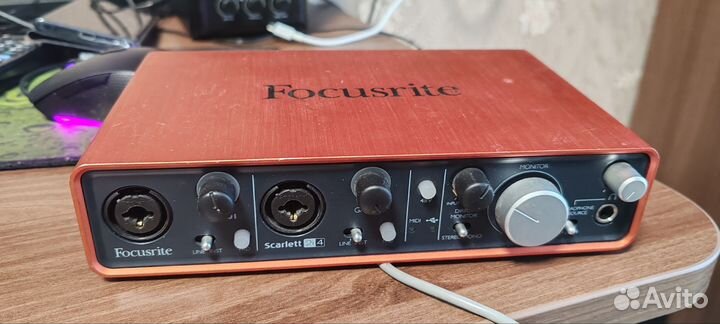 Звуковая карта focusrite 2i4