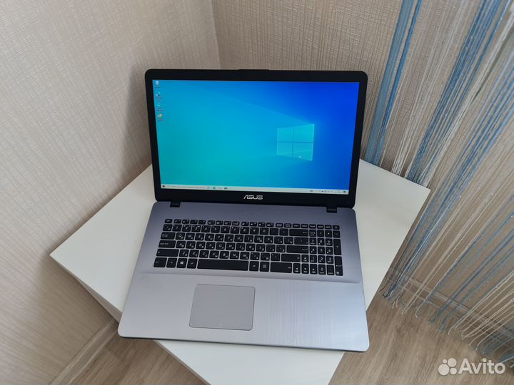 Большой Свежий asus 17,3 + 4 ядра