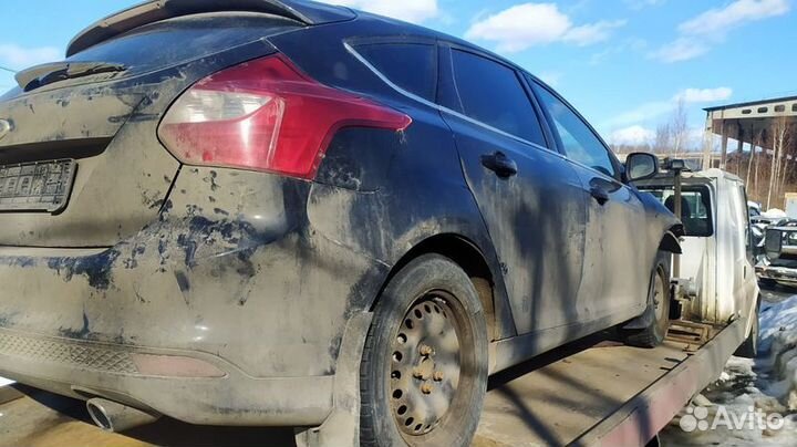 Рейка топливная (рампа) С форсункамы Ford Focus 3