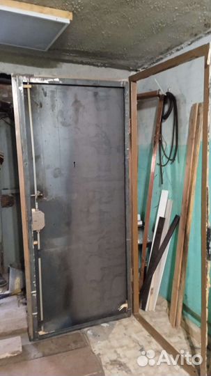 Двери металлические б/у