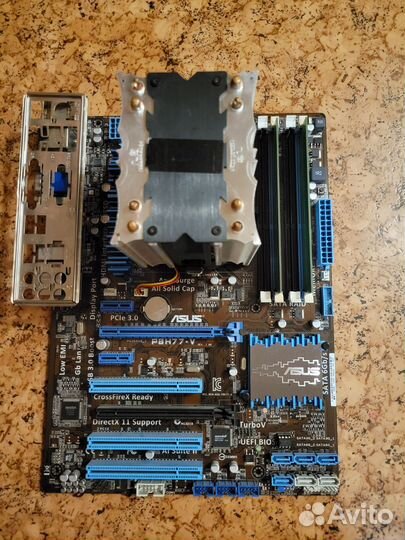 Материнская плата с процессором и памятью