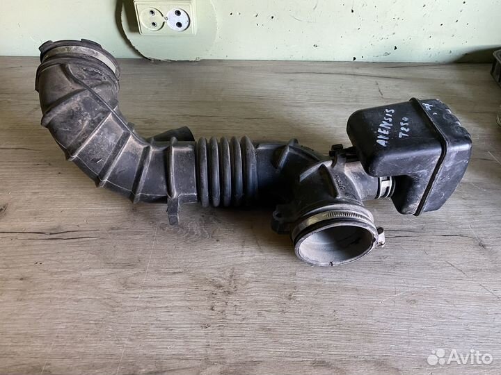 Патрубок воздушного фильтра toyota avensis т250