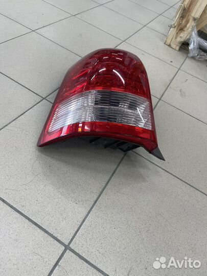 Фонарь задний левый toyota wish