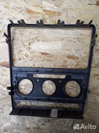 Рамка магнитолы Skoda Octavia A5 BUD 2011