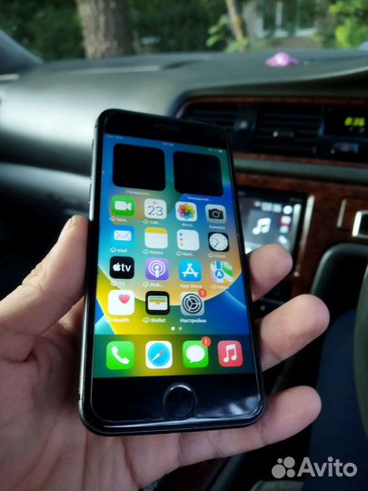 Телефон iPhone 8 64 gb