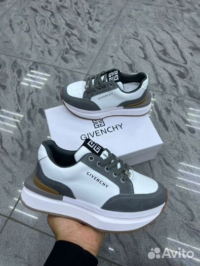 Кроссовки женские от givenchy