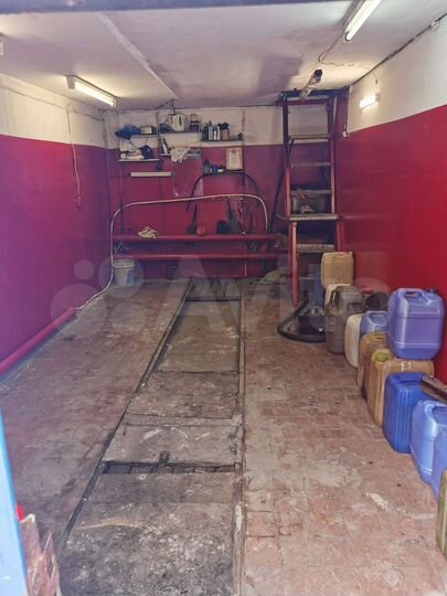 Гараж, > 30 м²