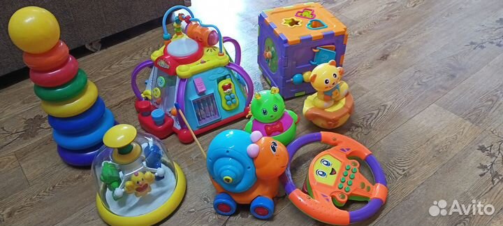 Развивающие игрушки для малышей пакетом