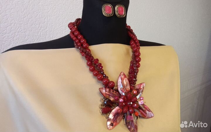 Комплект бижутерии серьги и колье