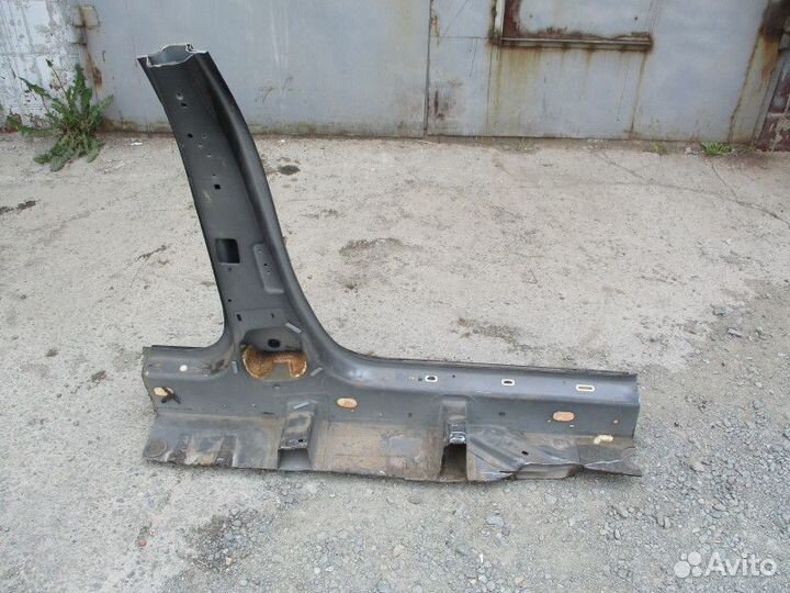 Порог со стойкой левый Chrysler 300C 1