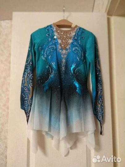 Платье для выступлений по фигурному катанию