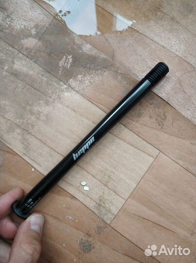 Ось задней втулки 12*170