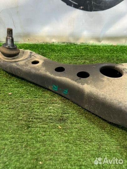 Рычаг передний правый Toyota Noah ZRR80W 3ZR-FAE