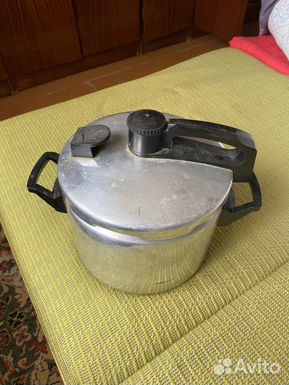 Чугунные сковородки, скороварка СССР