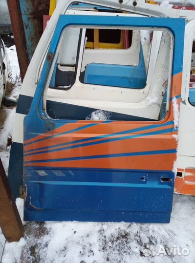 Продам дверь Scania 2-3