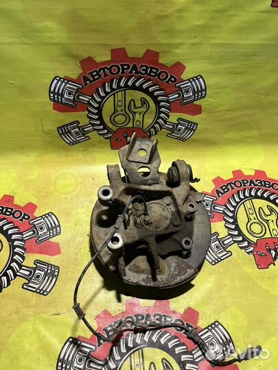 Кулак в сборе задний правый Geely Emgrand X7