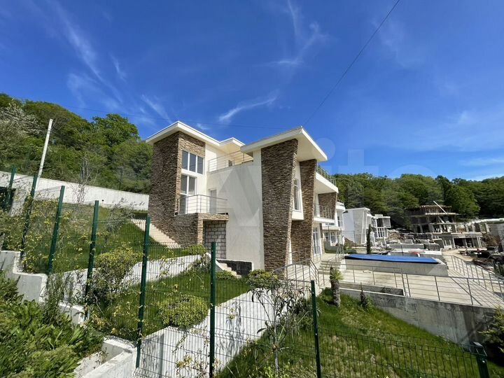 Дом 305 м² на участке 6 сот.