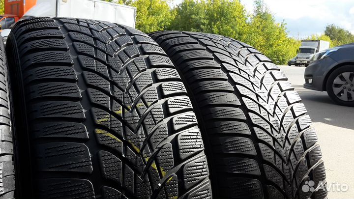 Dunlop SP Winter Sport 4D 215/65 R16