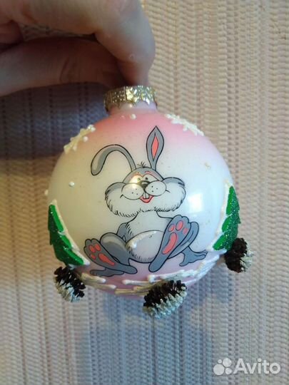 Игрушка на ёлку. Шар с зайцем