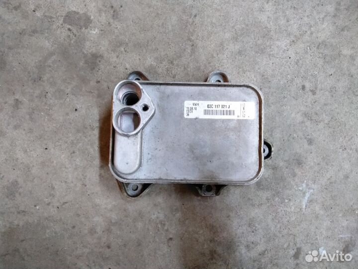 Радиатор масляный VW Audi Skoda Seat 03C117021J