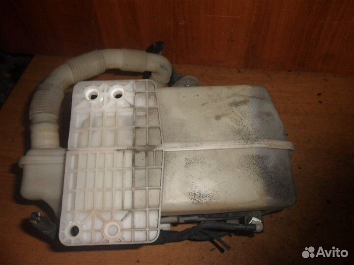 Бачок омывателя 1K0955453Q Volkswagen Golf 5 1K1