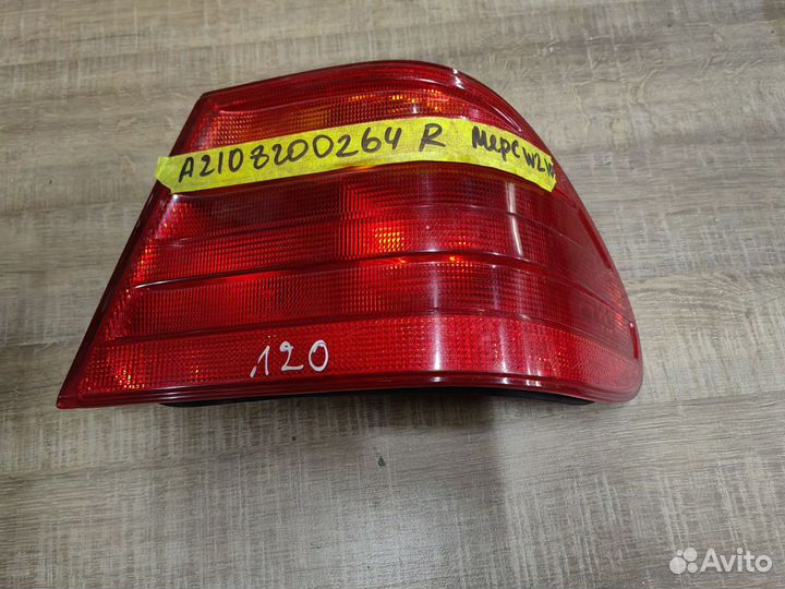 Фонарь задний правый Mercedes Benz E класс