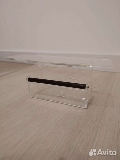 Кормушка и насест для птиц на окно