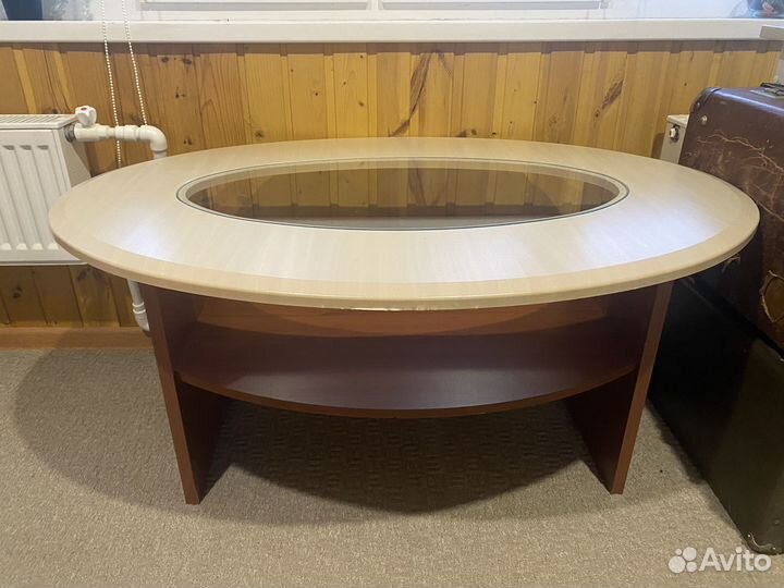 Продается стол