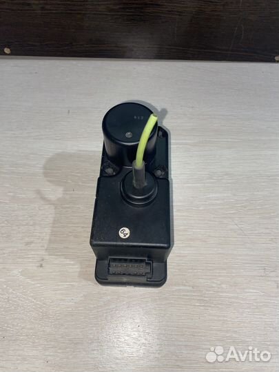 Вакуумный блок управления замка passat b3