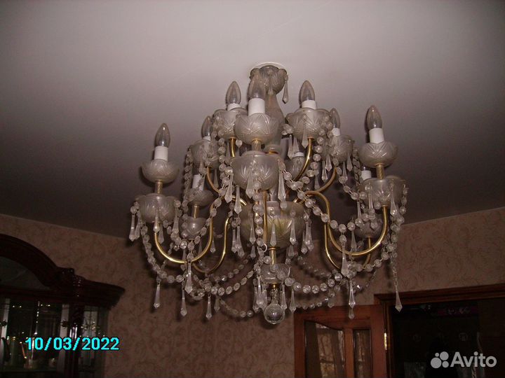 Продам люстру
