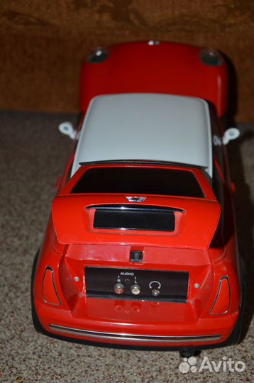 Магнитола в виде автомобиля