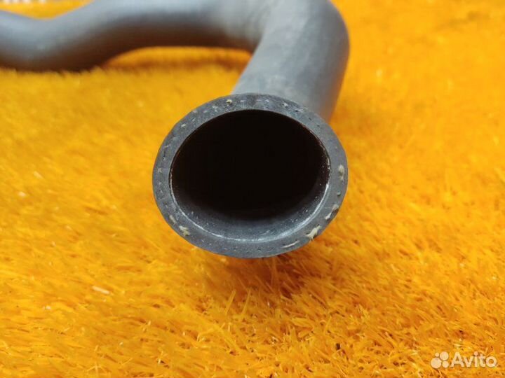 Патрубок радиатора нижний Mercedes-Benz C-Class