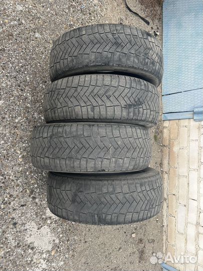 Pirelli Ice Zero 215/60 R17 100T