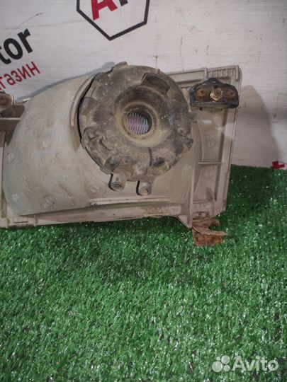 Фара галогеновая Mazda Demio универсал 1.3 1997