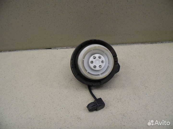 Крышка топливного бака Avensis II 2003-2008