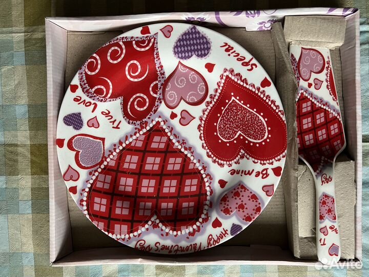 Блюдо для торта, кружки, новые