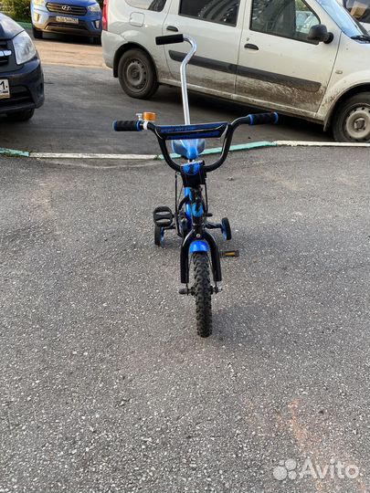 Детский велосипед с ручкой